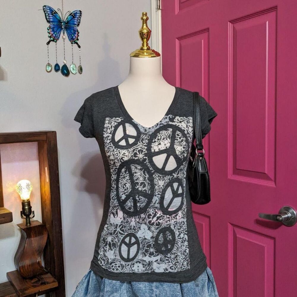 Unbranded Women's Grey and Black T-shirt